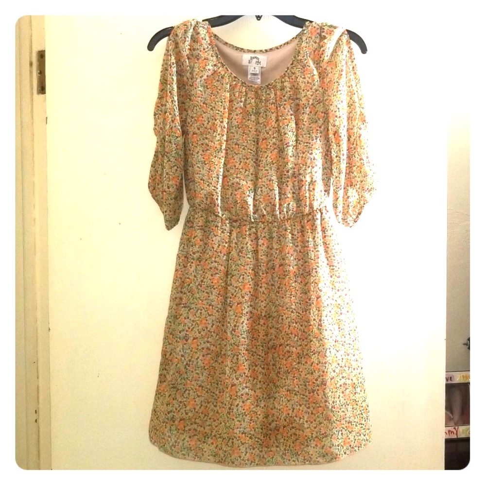 Open shoulder 3/4 sleeves 70's floral vibe dress